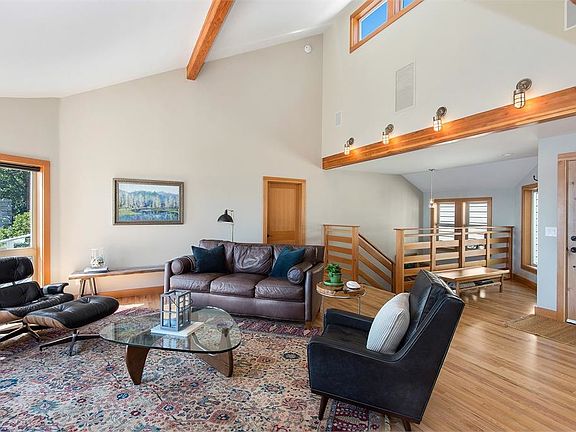 4th image of 784 Leschi Way