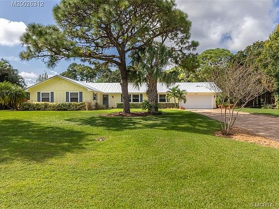 3rd image of 2726 NE Cypress Ln