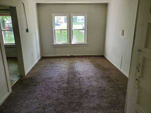 4th image of 521 Woodford Ave #D