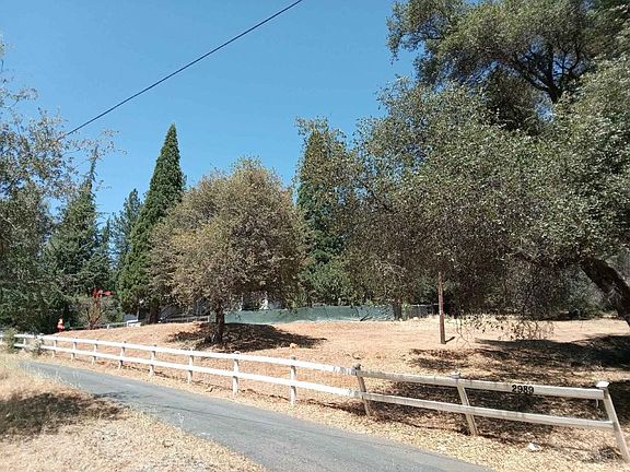 Exterior Neighborhood (street photo)