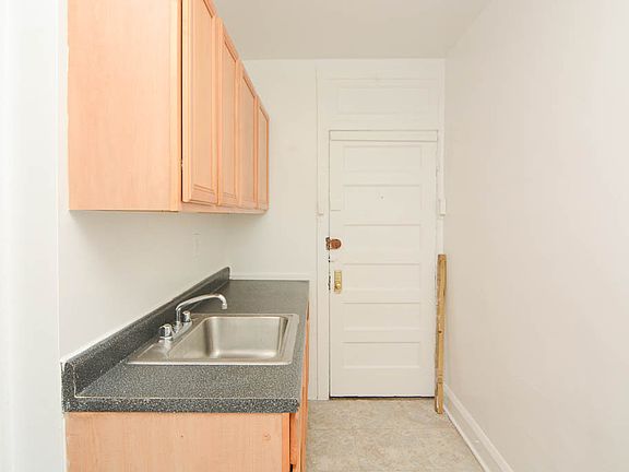 3rd image of 3304 W Schubert Ave APT 3H