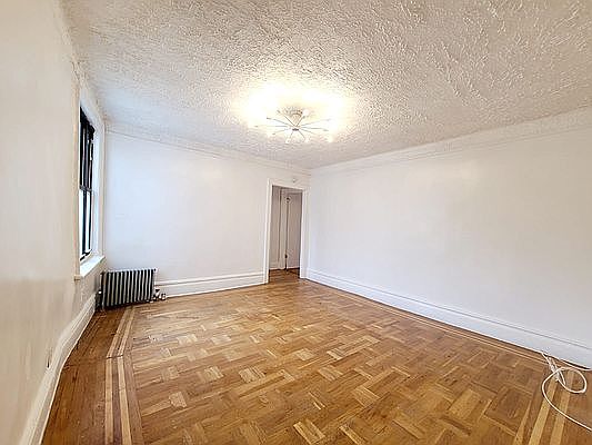 4th image of 2108 Chatterton Ave #C2
