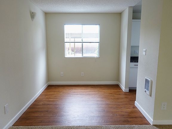 3rd image of 1129 Miramar Way APT 33