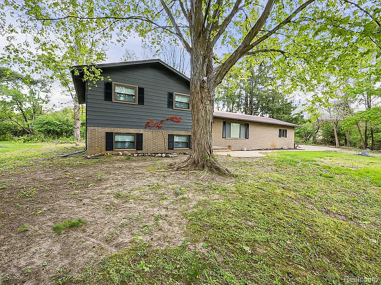 7580 Thornwood St — Photo 11