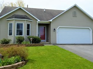 114 Pebblestone Dr, Chittenango, NY 13037