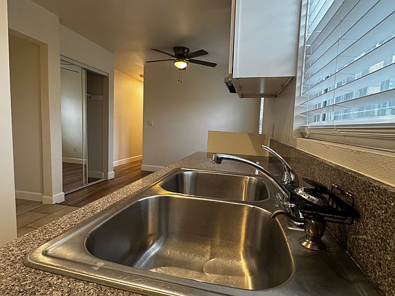 4th image of 8765 S San Pedro St #1/2