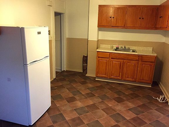 3rd image of 39 Richardson St #2
