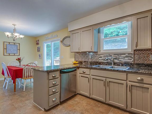 4th image of 2121 Hillary Ln