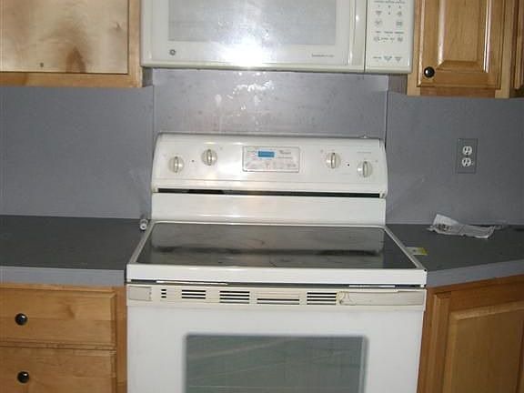 Stove and Microwave