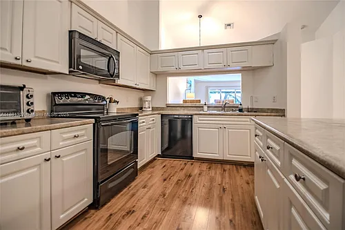 7652 Pinewalk Dr S #139 Photo 1