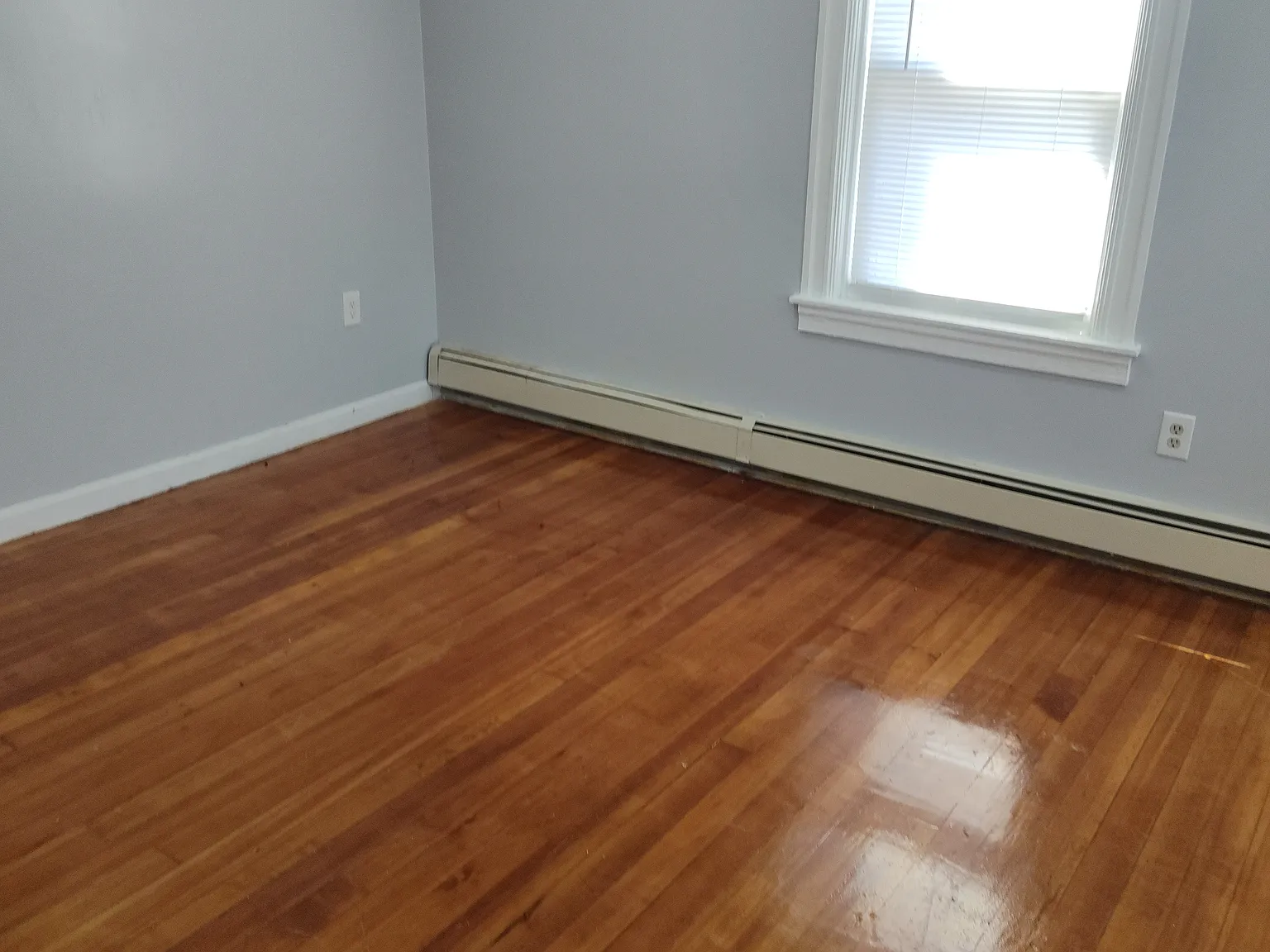 3 bed, 1100 sqft, $2,150 — Photo 2