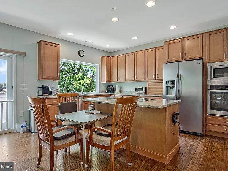 1002 Nabbs Creek Rd — Photo 2