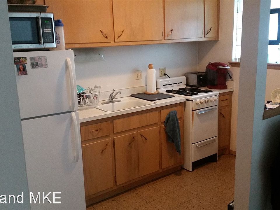 1st image of 1657 N Astor St APT 12