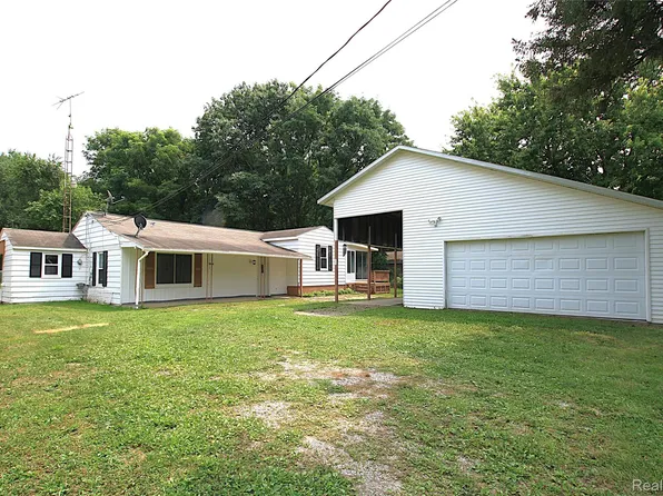 5964 Kader Dr, Flint, MI 48506