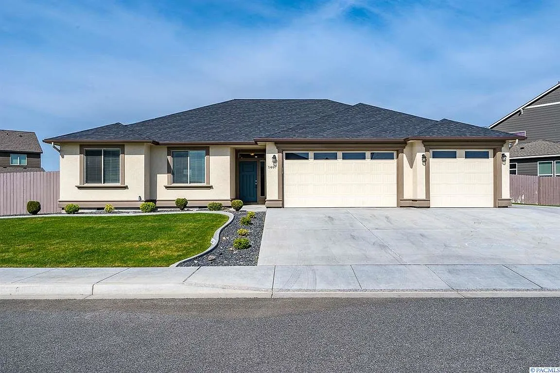 1407 Diamond Loop photo 1