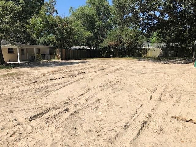 2nd image of 214 Douglas Dr