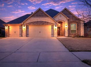 4004 Brookdale Rd, Benbrook, TX 76116