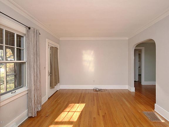 4th image of 752 Fairfield Ave NW
