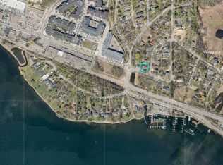 1021 Lake St E, Wayzata, MN 55391