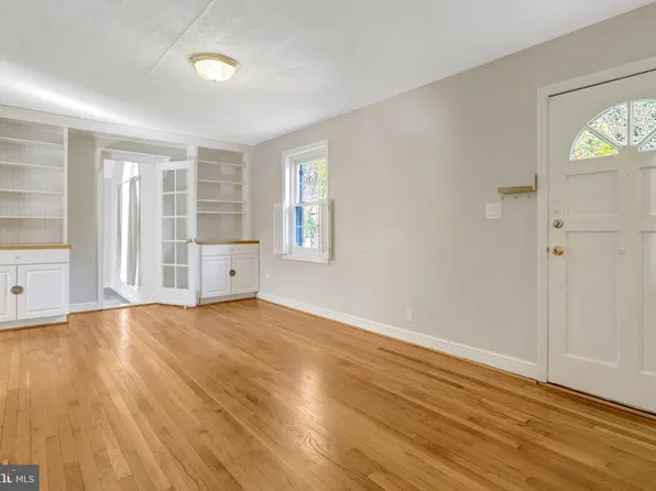 160 Hilton St, Alexandria, VA 22314