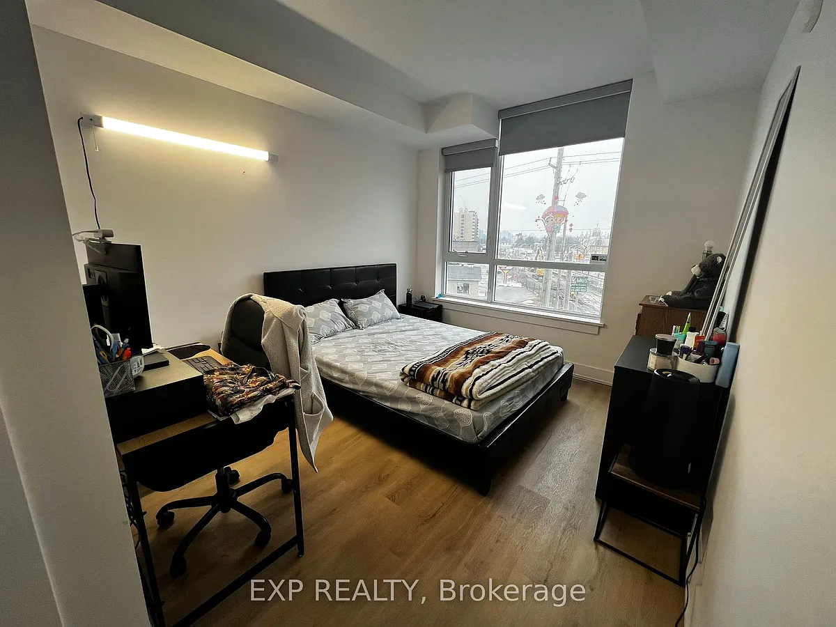 Photo 1 of 10 - 929 Richmond Rd #309 - Ottawa, ON Primary Photo - 929 Richmond Rd #309