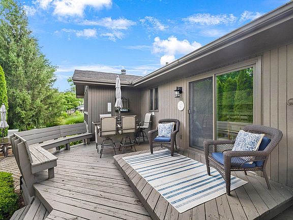 4th image of 2523 Castlewood Dr