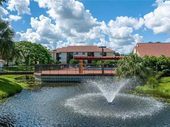 5841 Riverside Dr, Coral Springs, FL