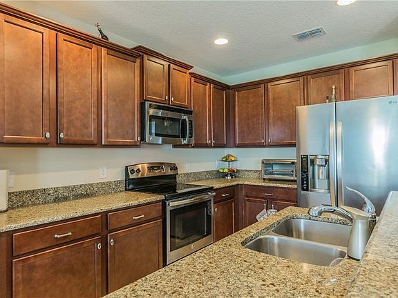 5th image of 486 Kestrel Dr