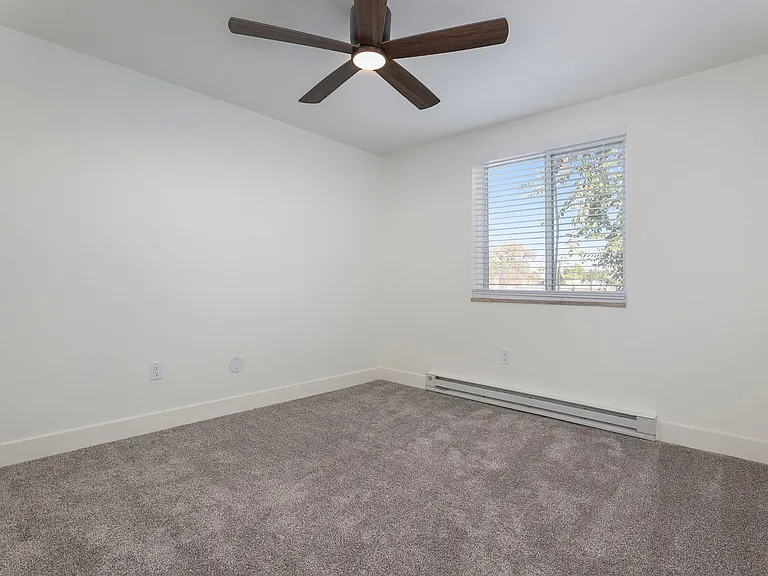 Adamson Apartments — Photo 37