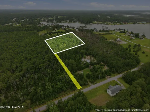 121 Bay Drive, Smyrna, NC 28579
