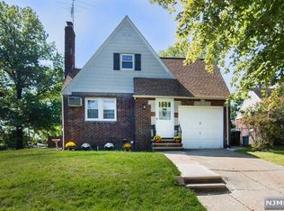 4 Maple St, Teaneck, NJ 07666