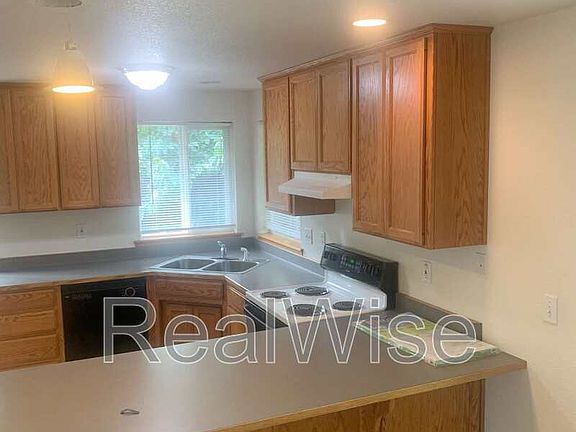 5th image of 210 3rd St Unit A