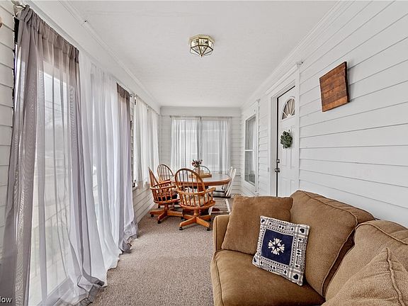 2nd image of 25 Carlton Dr