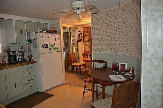 4th image of 813 Huron St