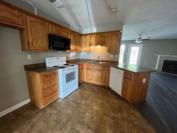 5th image of 3746 Iron Horse Dr