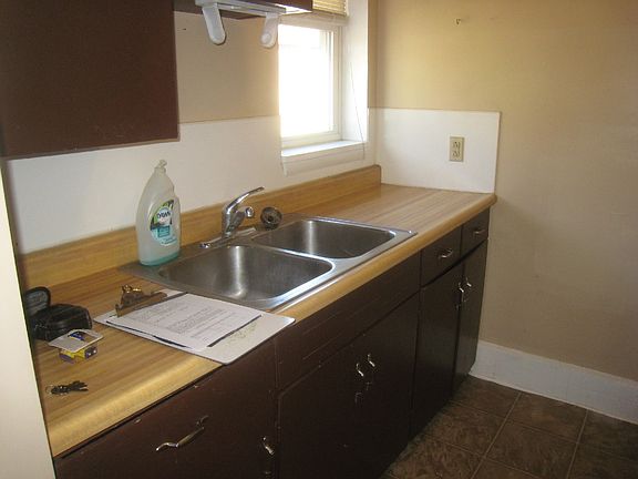 2nd image of 653 N Main St APT 3