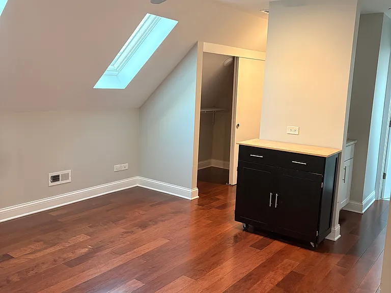 1229 N Bosworth Ave — Photo 3