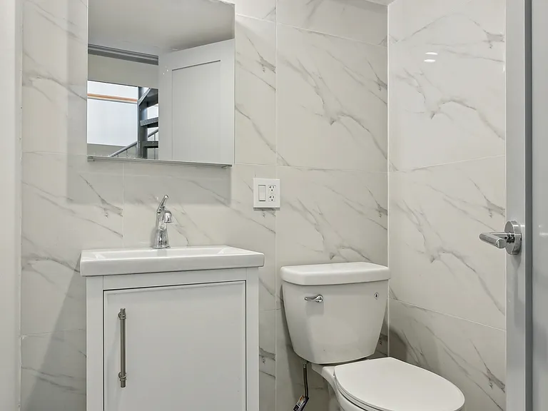 10-57 50th Ave #DLX — Photo 15