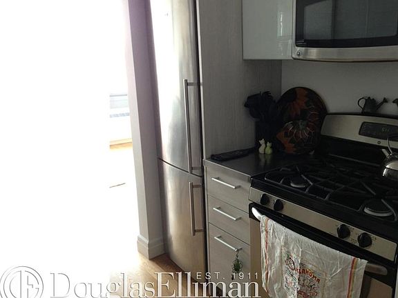 5th image of 555 W 53rd St APT 1446