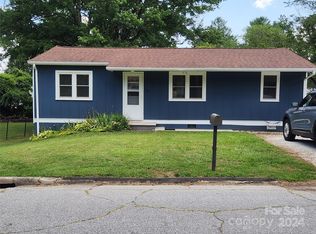 824 Temon St, Hendersonville, NC 28739