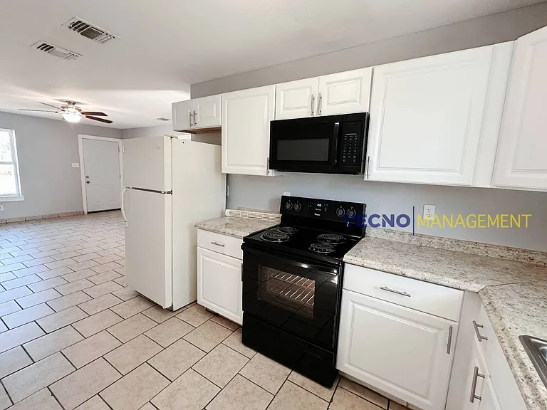 302 Cooper St #201 — Photo 4