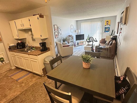 3rd image of 519 Jefferson St APT 5