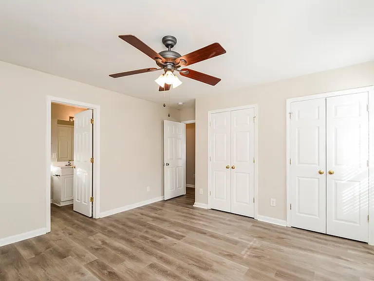 1910 Sterling Hill Dr — Photo 9