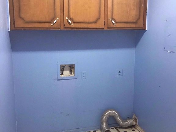 5th image of 913 E Stanford St