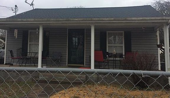 4th image of 1729 Beaumont Ave