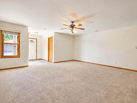 3rd image of 944 Birch Dr