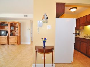 16610 Theresa Ln APT 201, Tinley Park, IL 60477