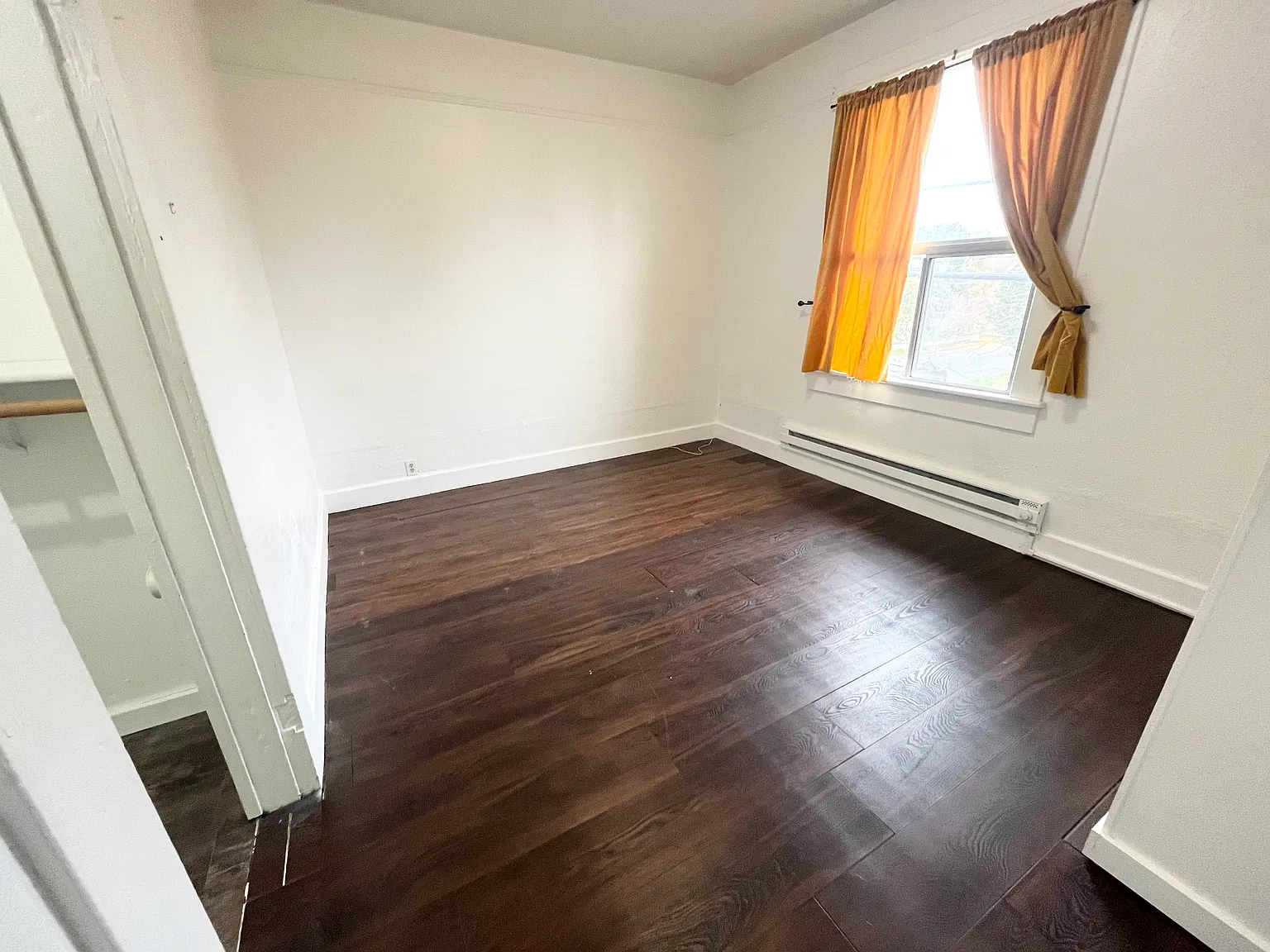 3 bed, 1100 sqft, $2,400 — Photo 4