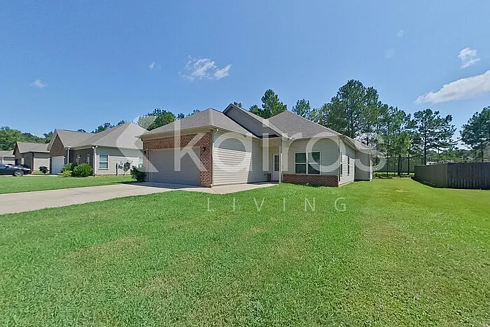 4 bed, 2.0 bath, 1802 sqft, $1,695 — Photo 2
