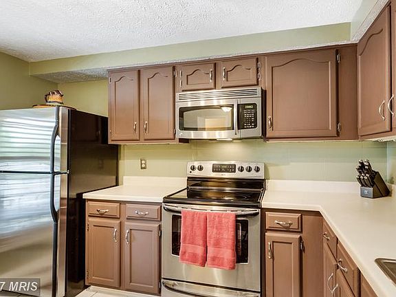5th image of 6040 Buttercup Ct